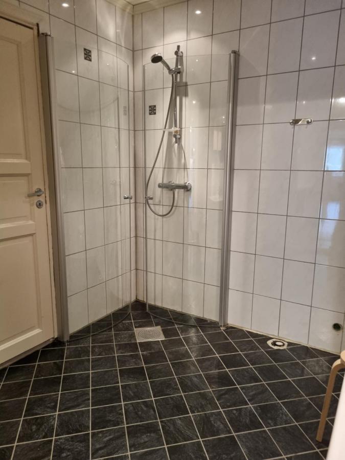 Stor Leilighet Med 4 Senger Sentralt I Forde Buitenkant foto