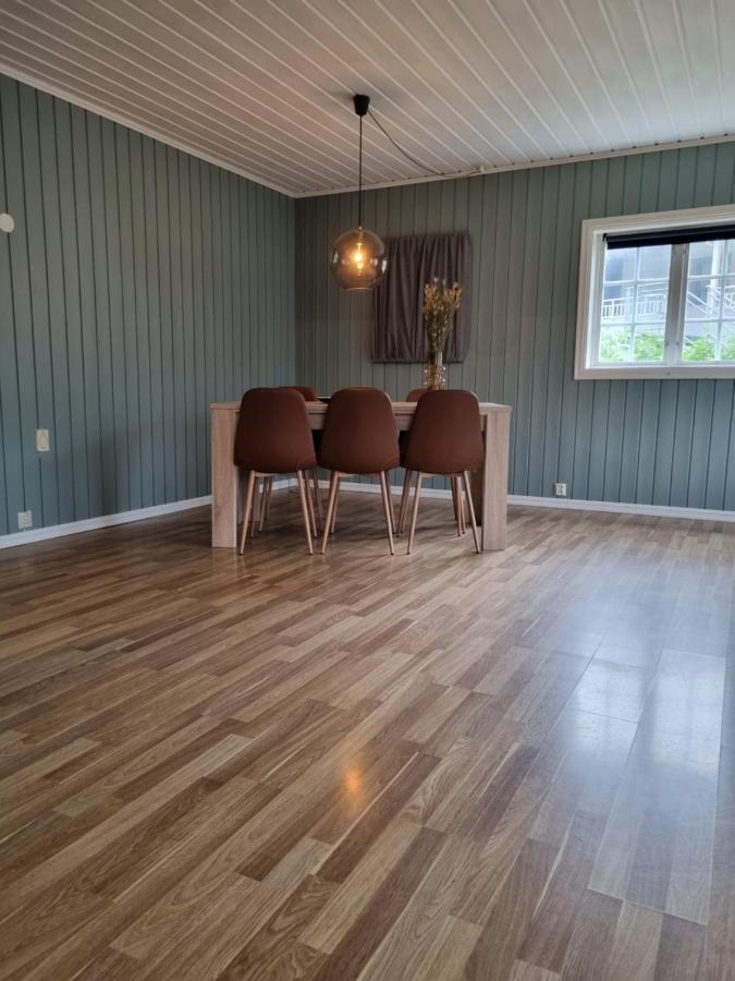 Stor Leilighet Med 4 Senger Sentralt I Forde Buitenkant foto